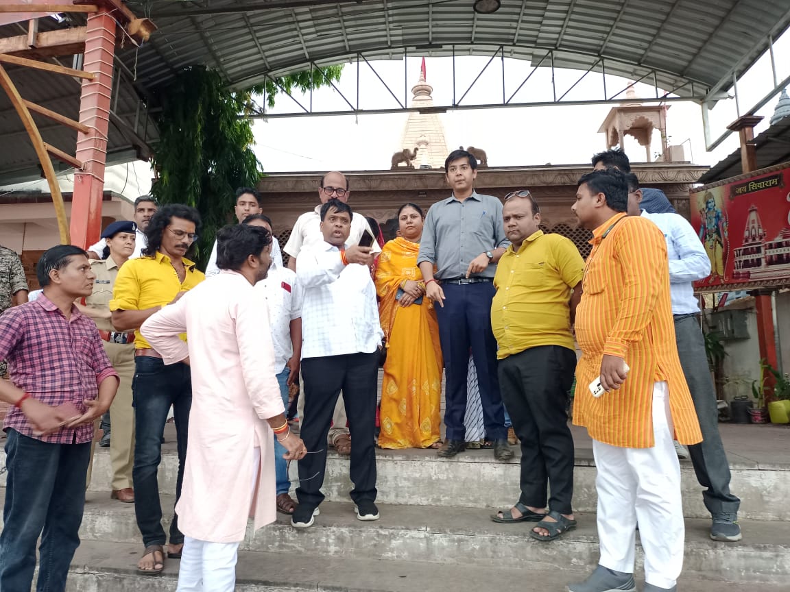 नपा पहुंचे कलेक्टर ने अधूरे पड़े कार्य को देखकर एसडीएम को दिए निर्देश