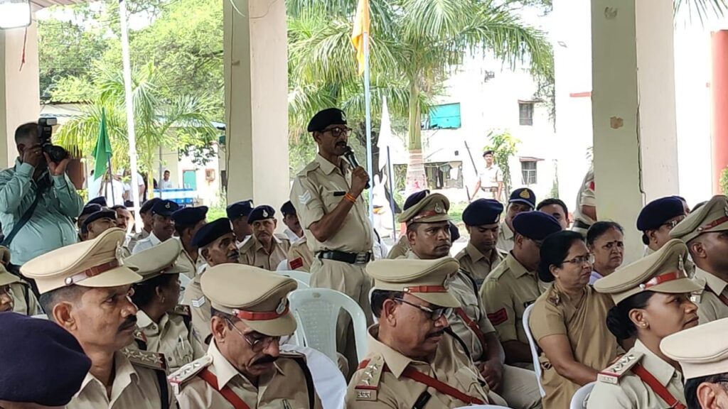 Today Betul News: आईजी ने पुलिसकर्मियों को दिए फिटनेस के उपयोगी टिप्स