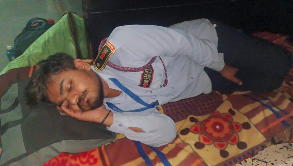 Betul News: जिला अस्पताल में मानवता फिर शर्मसार, सड़क पर तड़पते रहे प्रसूता और शिशु