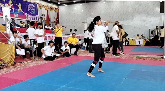 South Asian Competition: साउथ एशियन लाठी स्पर्धा में जिले के 15 बच्चों का चयन, फंड की कमी से