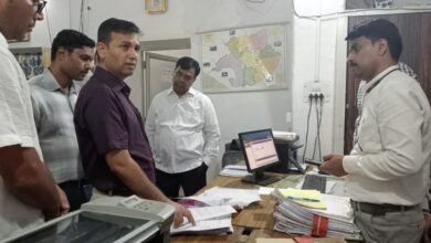 Betul News: रिकार्ड अपडेट नहीं होने पर आयुक्त ने राजस्व अधिकारियों को लगाई फटकार