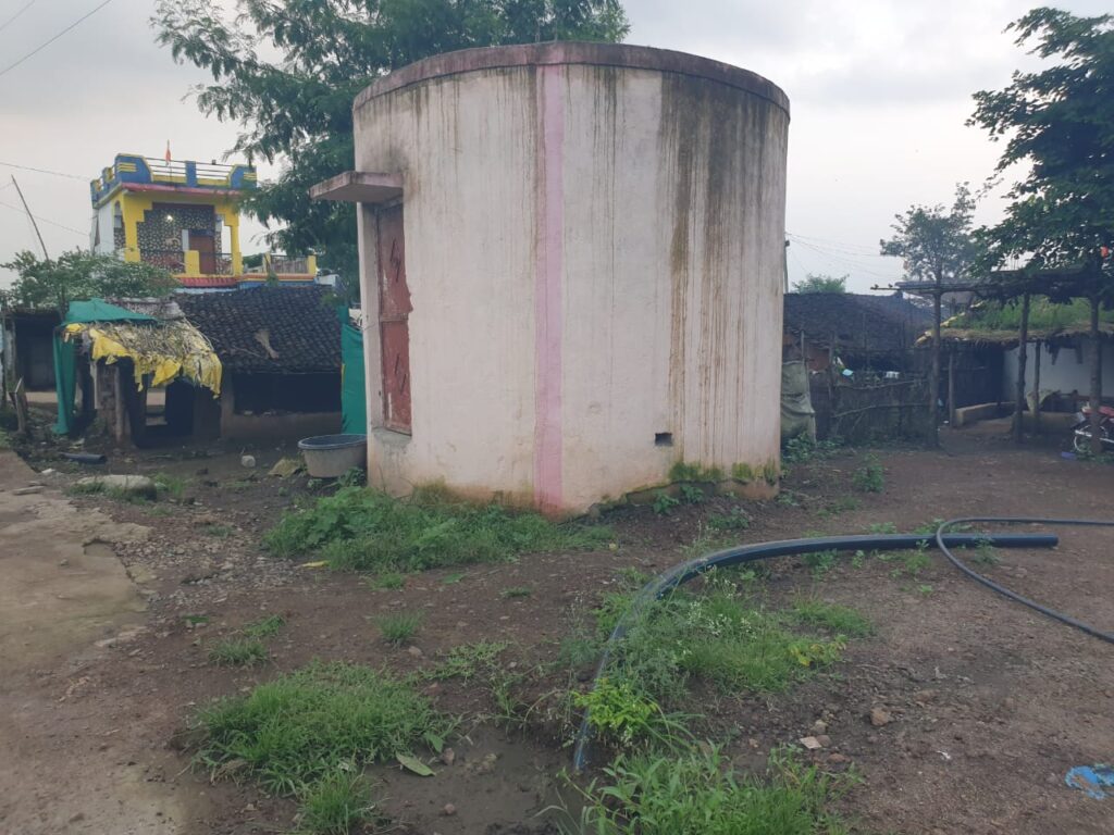 Betul Samachar: भीमपुर ब्लॉक में घरों के ऊपर लटक रही नलजल योजना की पाइप लाइन