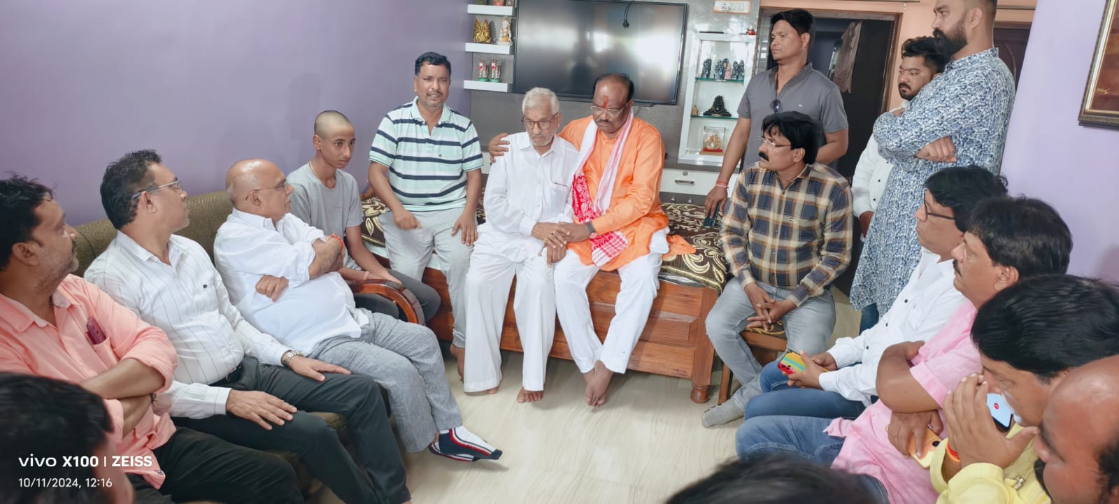 Betul News: रविंद्र के परिवार को 4 दिनों बाद सांत्वना देने पहुंचे सांसद और विधायक