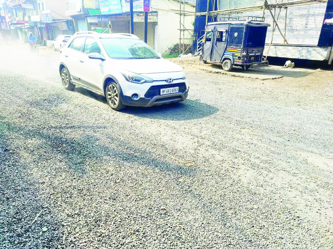 Betul News: ड्रेनेज सिस्टम के लिए नहीं मिल रहा बजट, सड़कों का काम पड़ा अधूरा