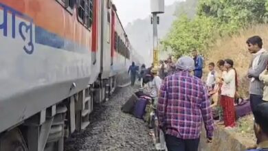 Betul Samachar: ब्रेक जाम होने से समता एक्सप्रेस के पहिए से निकला धुआं, यात्रियों में मचा हड़कंप