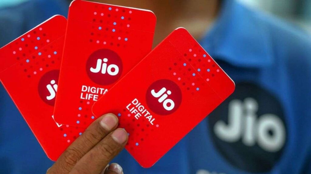 New Recharge Plans : 200 रुपए सस्ता हुआ जियो और एयरटेल का रिचार्ज, Vi ने भी पेश किए नए प्लान