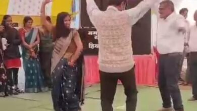 Betul News: Video: शिक्षा के मंदिर में देशभक्ति ताक पर, शिक्षकों ने किया फूहड़ता का प्रदर्शन