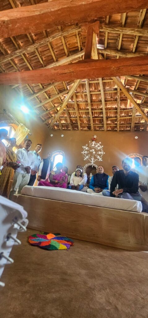 Home Stay Village: जिले के पहले होंम स्टे विलेज का शुभारंभ, केंद्रीय मंत्री और राज्यमंत्री ने की बैलगाड़ी की सवारी, पर्यटकों को अब मिलेगा ग्रामीण संस्कृति से रूबरू होने का मौका