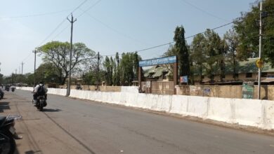 Betul Ki Khabar: सड़क बनाई, सुविधाएं छीनी, पांच बड़े संस्थानों में आने जाने का रास्ता बंद