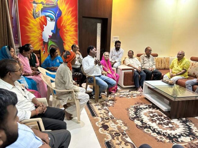 Betul Samachar : टिकिट घोषित होने के पहले ही एक्टिव मोड में हेमंत, राजतिलक अभी से शुरु, गली-गली उतारी जा रही आरती, माथे पर किया जा रहा तिलक